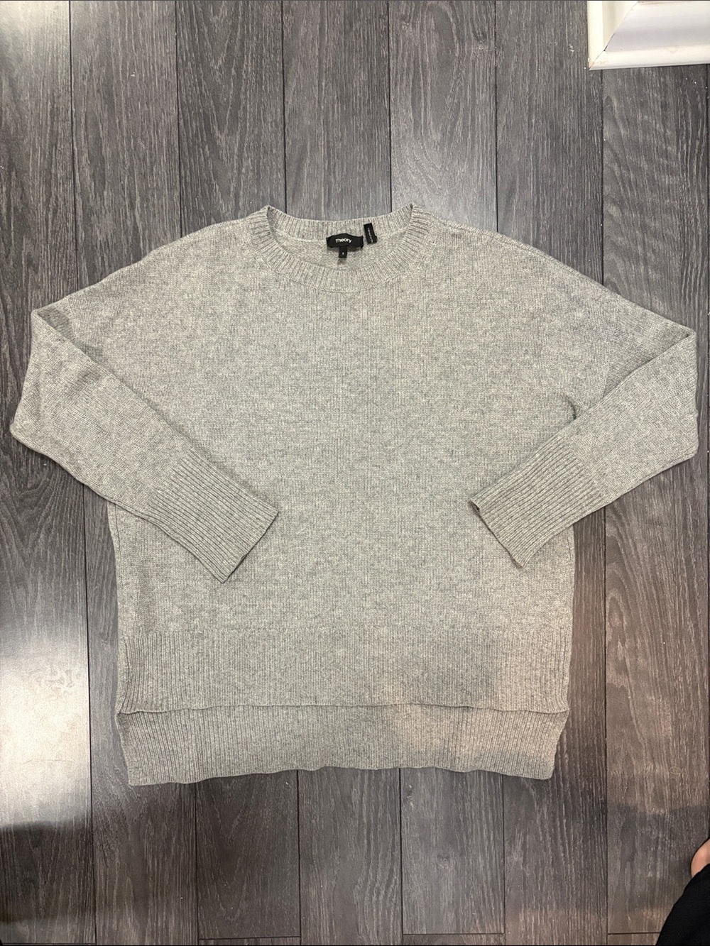 Theory Women’s Gray Cashmere Crewneck Sweater size small